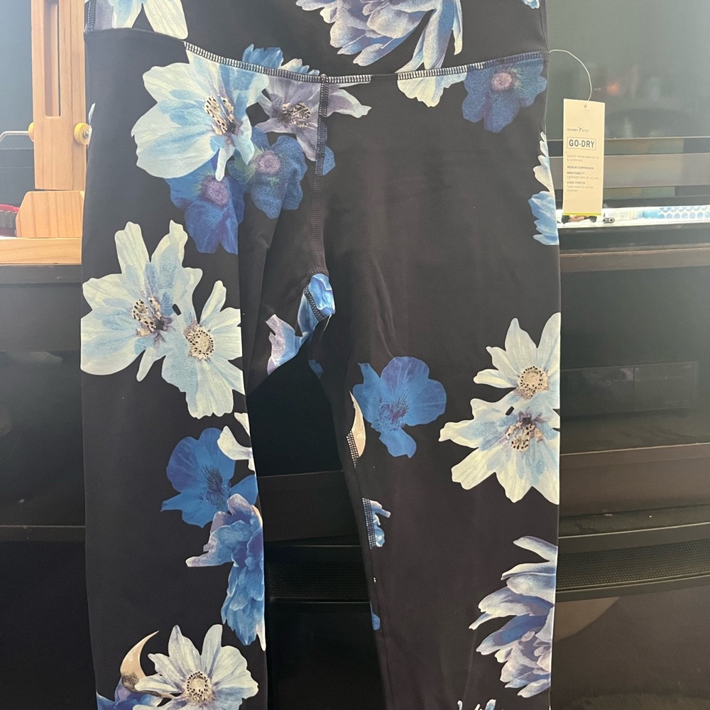 New with tags matching set Floral Black and Blue Women's Leggings